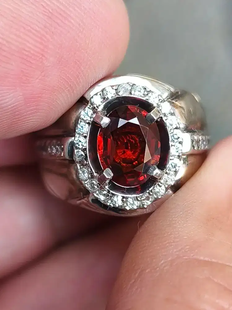 Batu Garnet almandine 1.95 crat ring perak memo MRI kristal clean