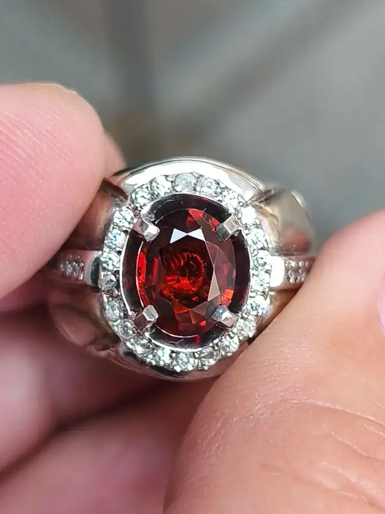 Batu Garnet almandine 1.95 crat ring perak memo MRI kristal clean