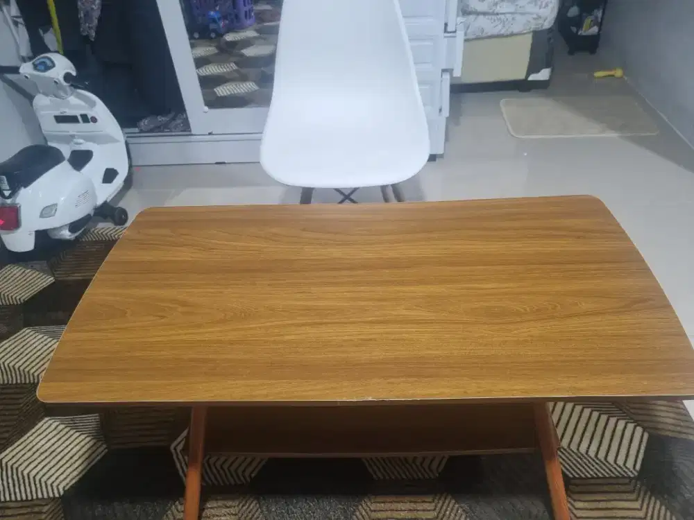 Meja & kursi minimalis