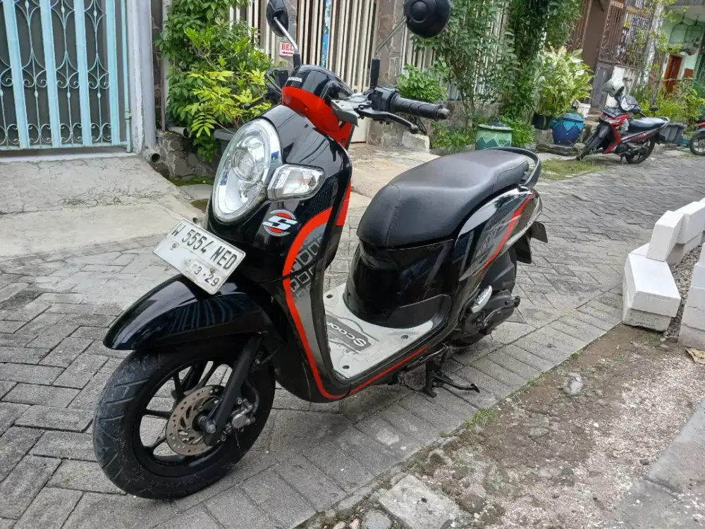 Scoopy 2019 km 35 rb plat w sda istimewa siap modik