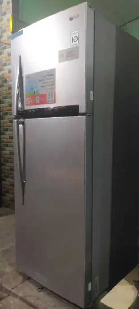 Kulkas 2 pintu semi jumbo LG