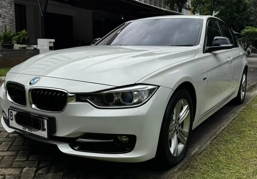 BMW 320i 2014 Bensin