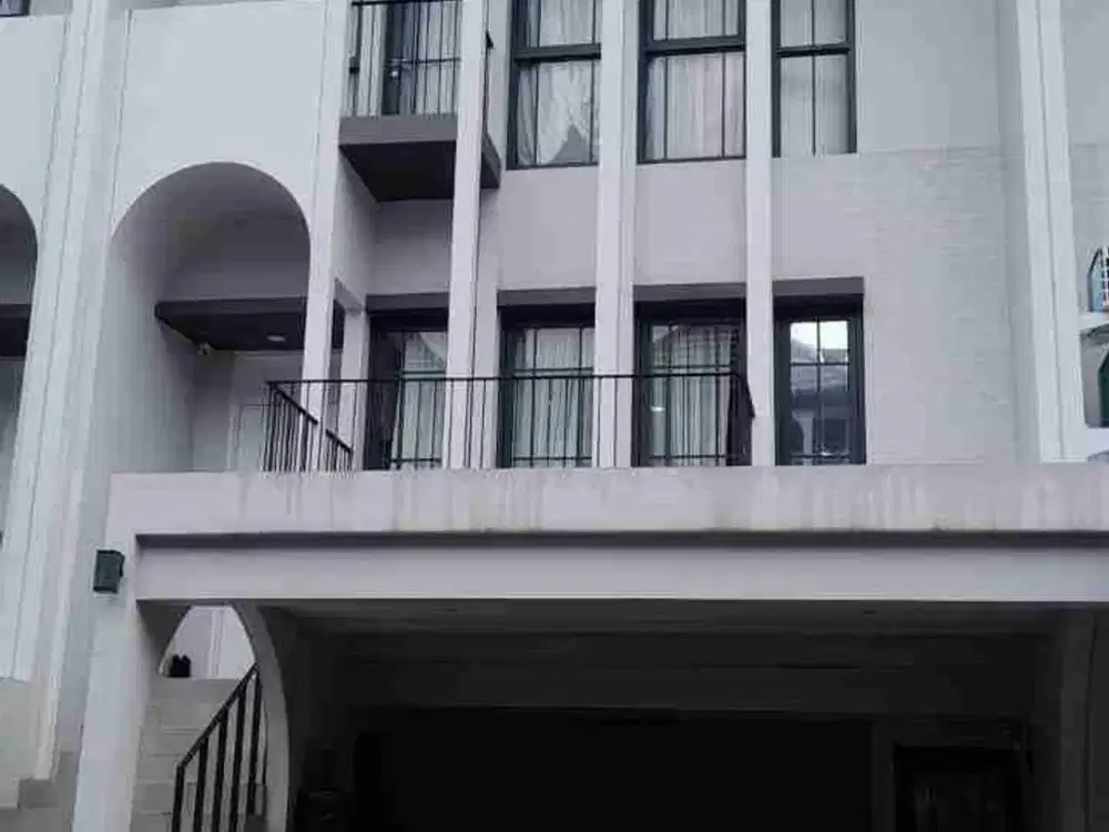 DISEWAKAN CEPAT RUMAH RAPI SIAP HUNI KAMAR 4 DI AETHER GREENWICH BSD