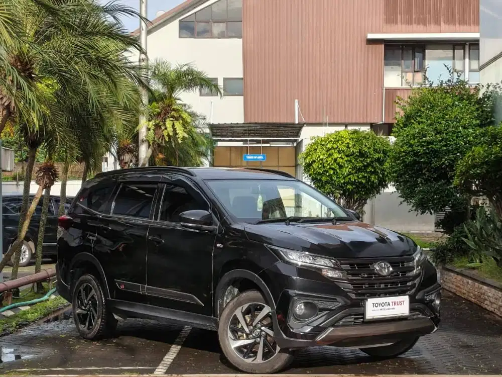 Nego sampai deaaaal..! Toyota Rush 1.5 GR Sport AT Hitam 2022