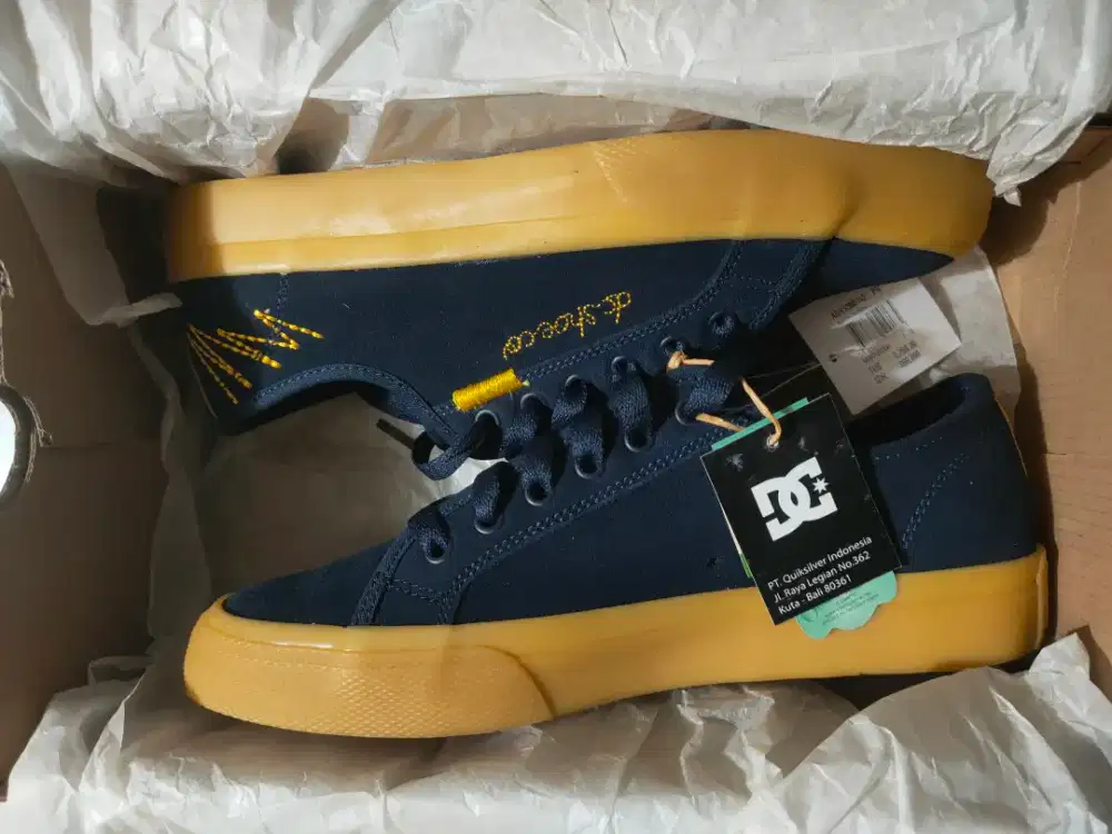 Sepatu DC Authentic size 7