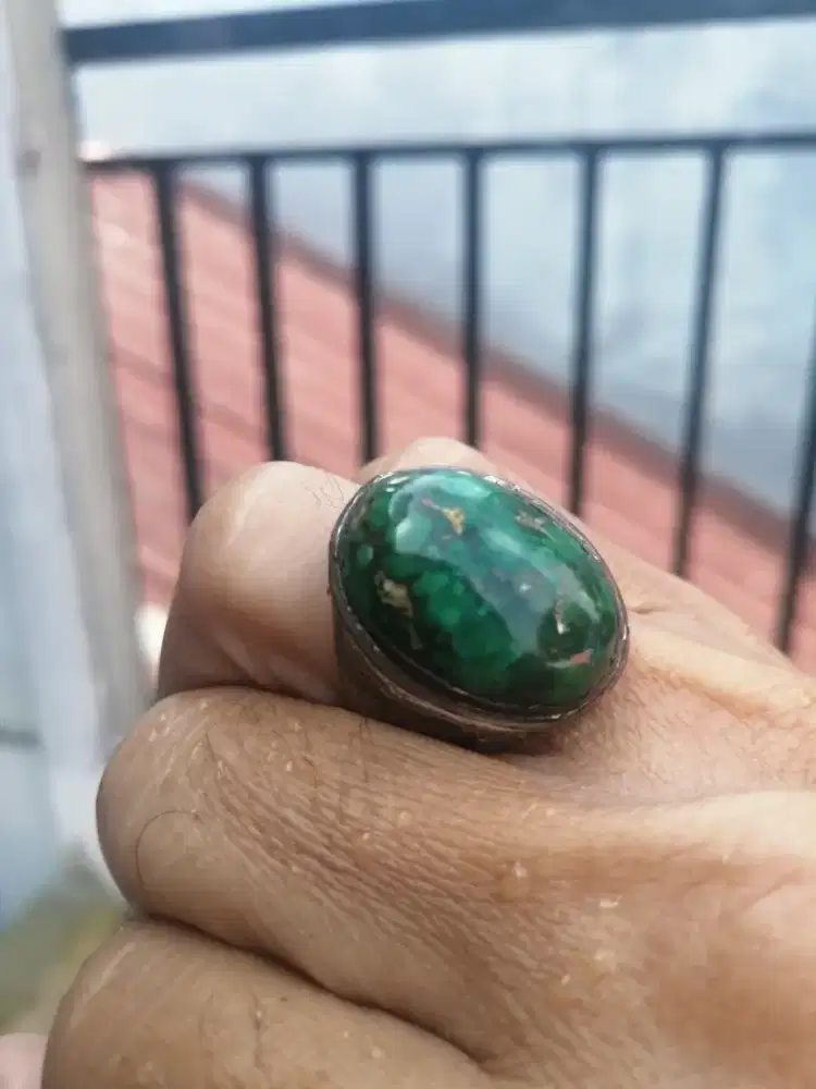 Batu pirus Persia lawas