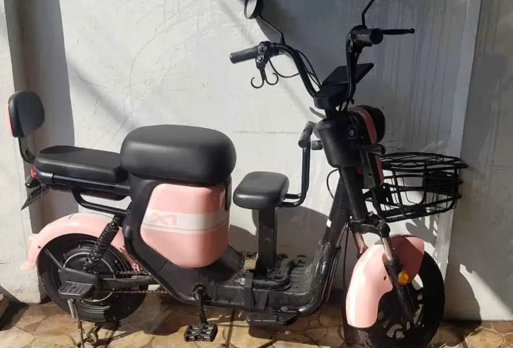Dijual Sepeda listrik Genio pink X1