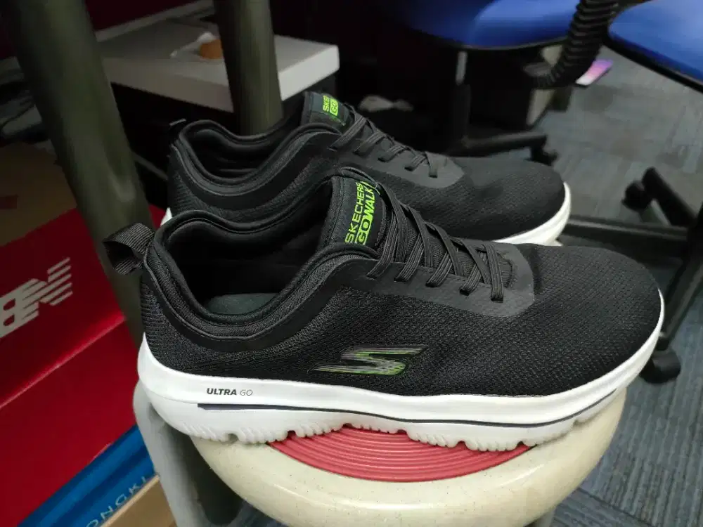 Skechers Go Walk 5 Size 43 Second