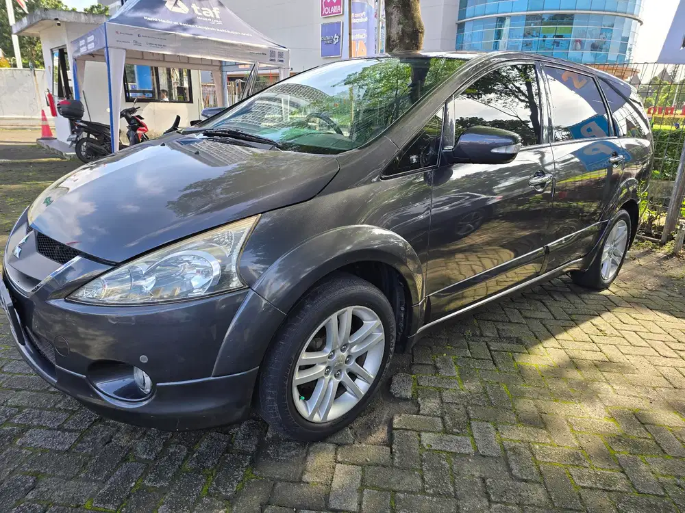 Mitsubishi Grandis 2010 Bensin