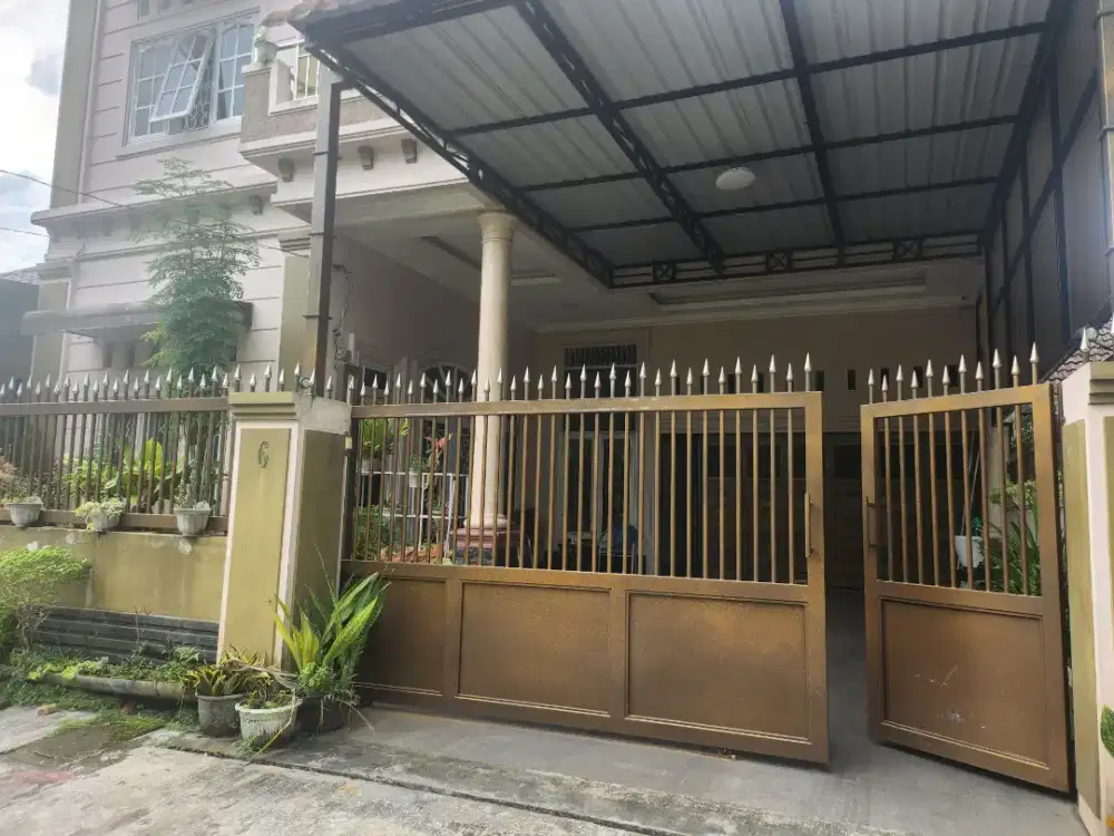 Disewakan rumah bertingkat sewa pertahun,nyaman,akses jln besar