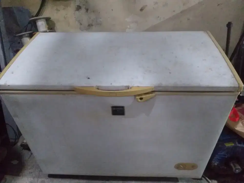 Jual Freezer bekas merk SHARP, kapasitas 250 liter