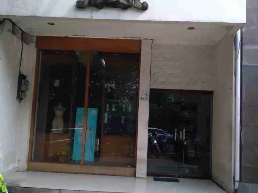 Dijual Cepat Ruko pinggir jalan besar Renon 2 lantai semi furnish