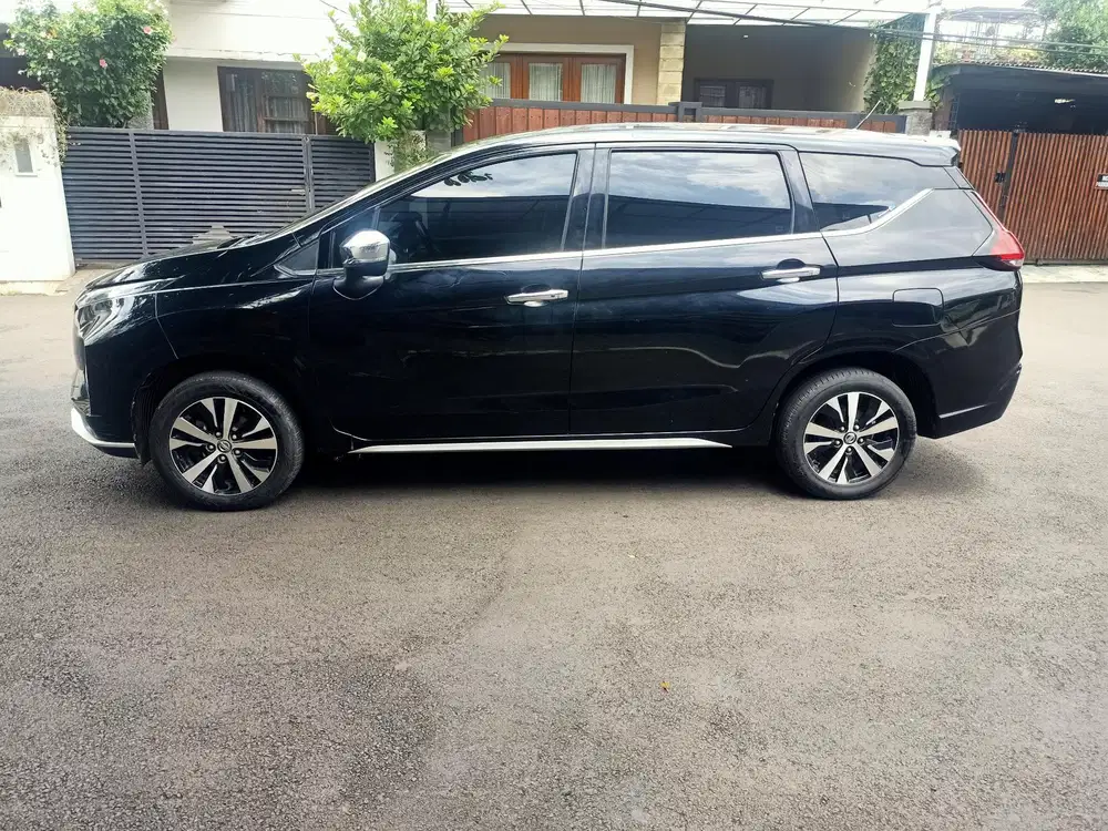 Nissan Livina VL AT 2019 warna hitam