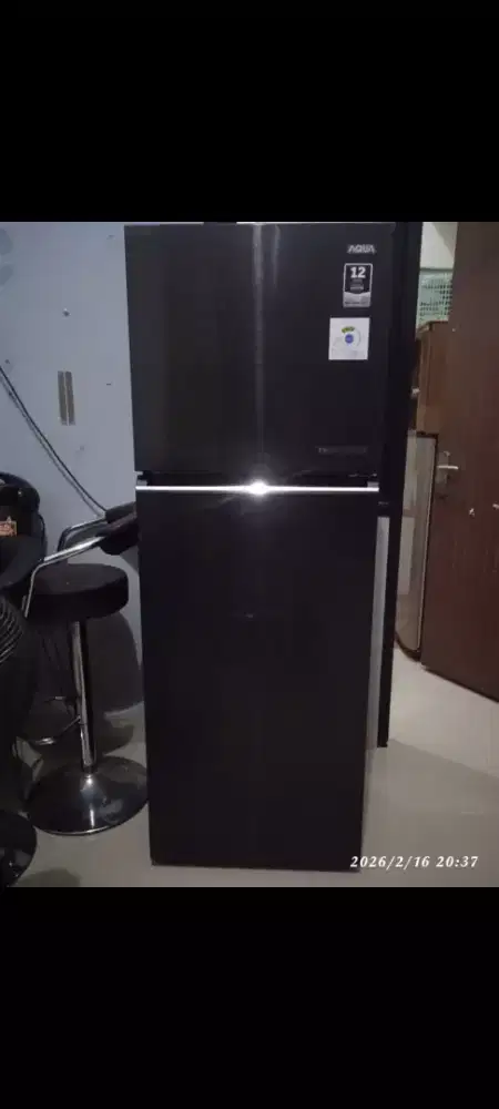 Dijual kulkas 2 pintu like new baru pakai 6 bln