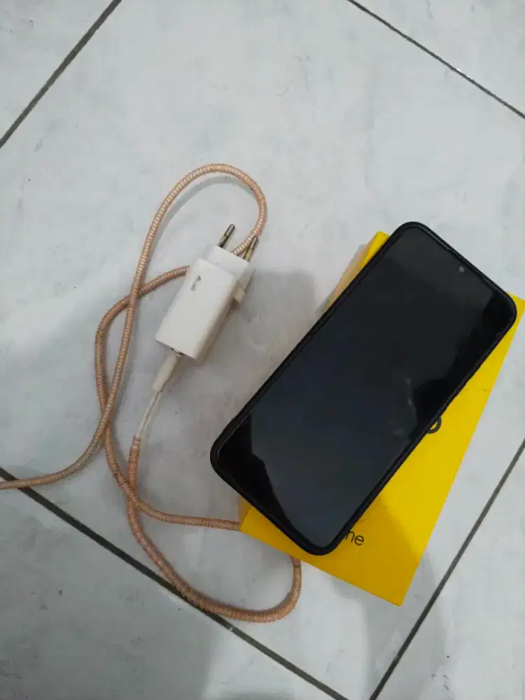 Handphone realme C25