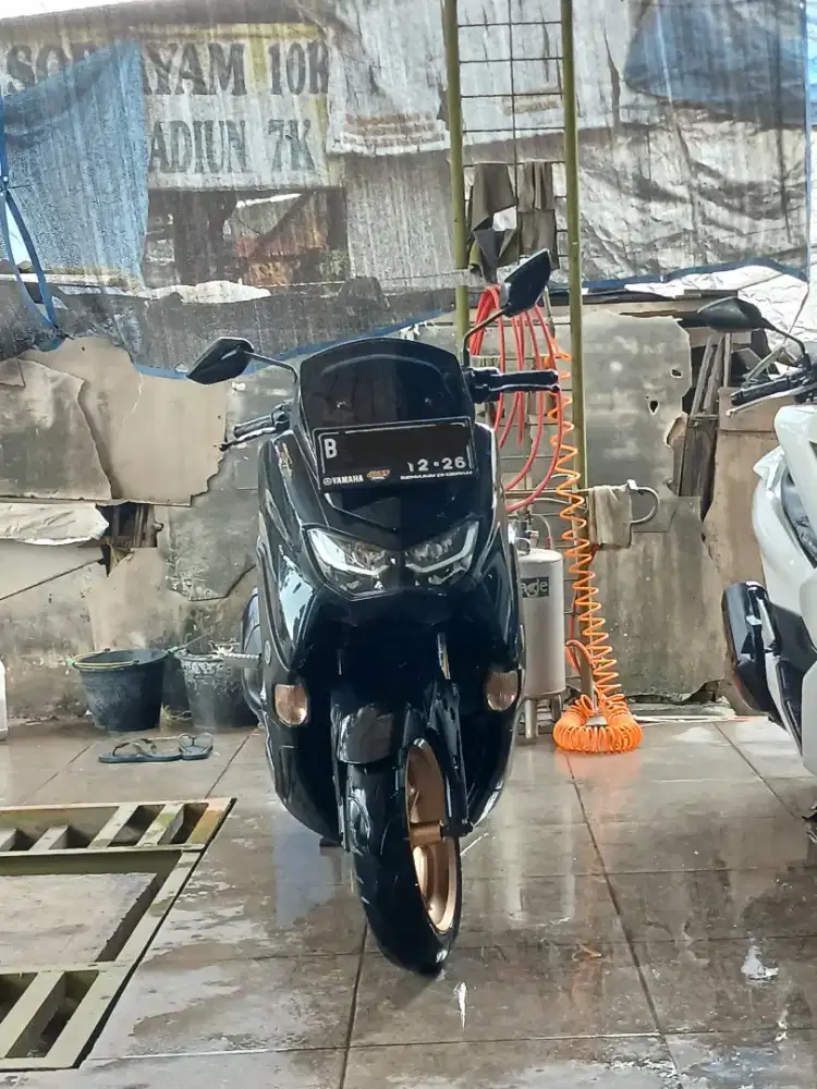 NMAX CONNECTED NON ABS TAHUN 2021 BLACK GOLD