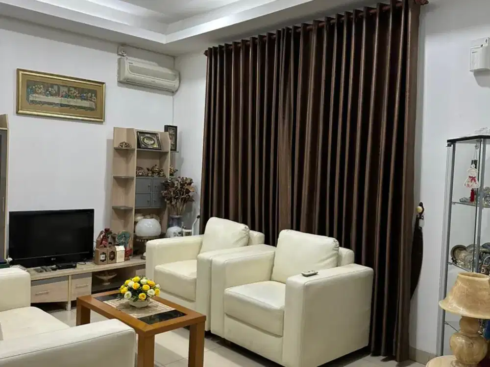 Dijual Rumah 3 Lantai Semi Furnished Siap Huni Minimalis Lokasi di Komplek Istana Pasteur Regency Bandung