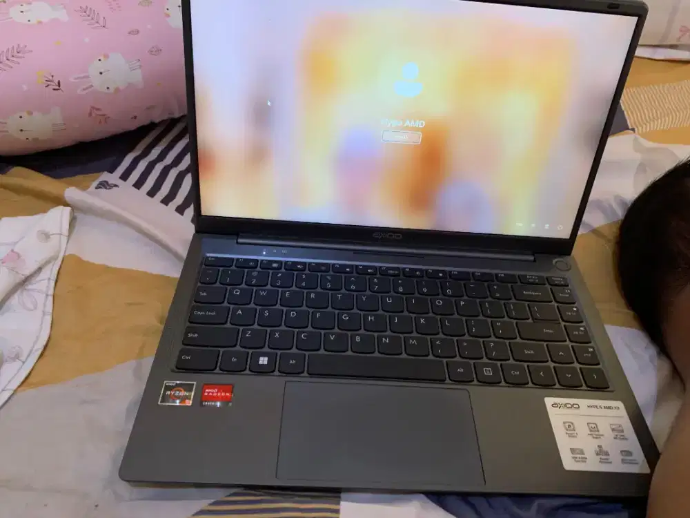 DIJUAL!!! Axioo Mybook 5 AMD X3
Pemakaian baru 2 kali (Jarang dipakai)