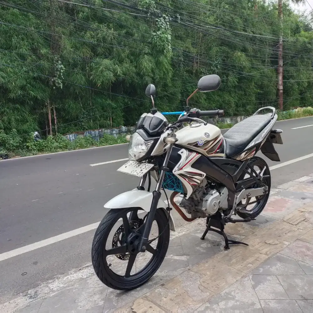 Yamaha Vixion OLD 2011 Orisinil Lengkap Bagus Mesin Aluss