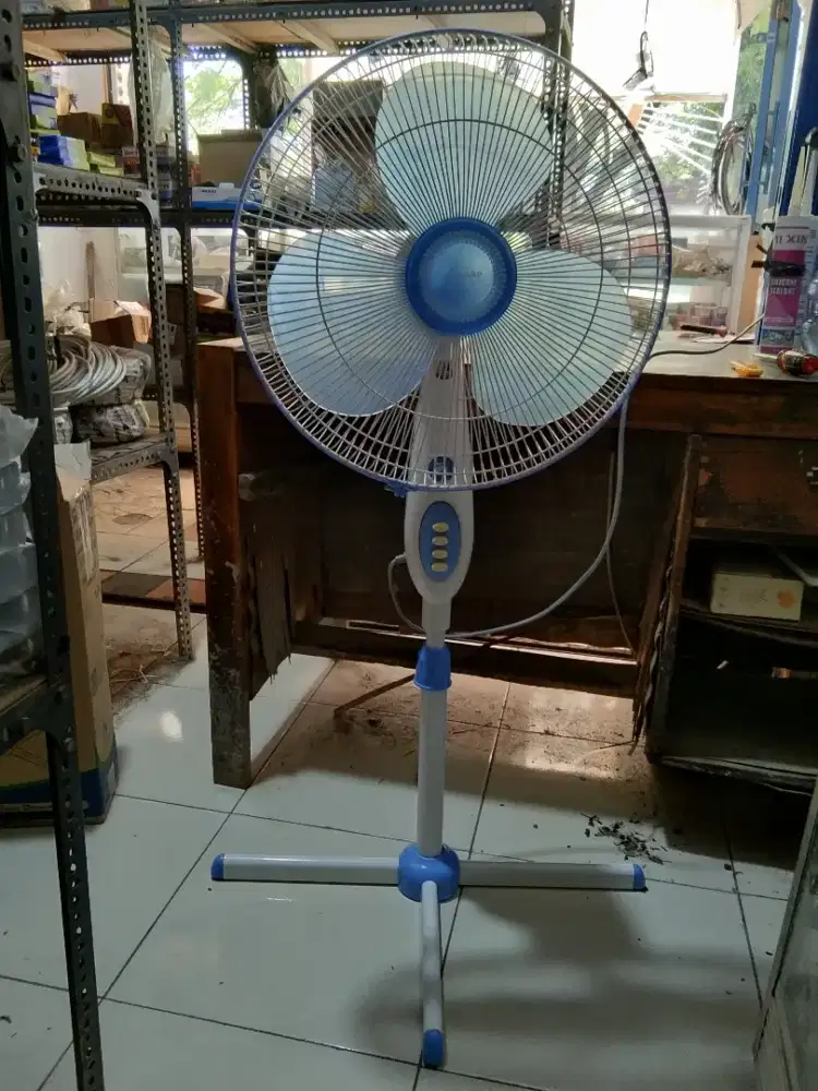 KIPAS ANGIN BERDIRI MIYAKO 16 INCH BEKAS