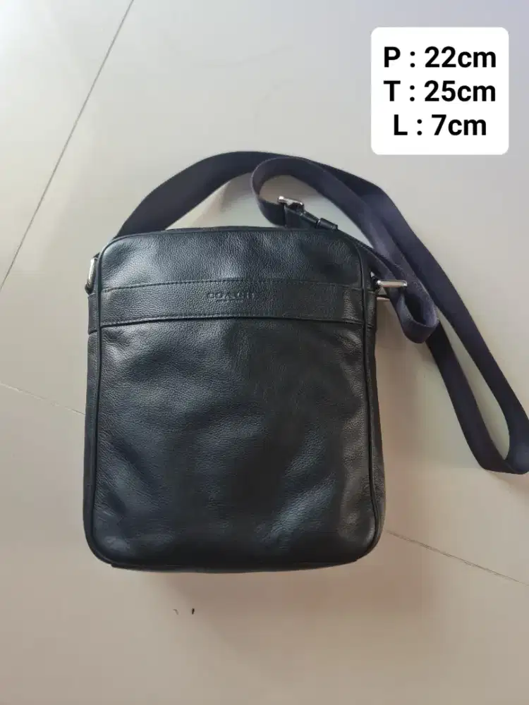 077. Tas Slingbag Leather Coach New York Black