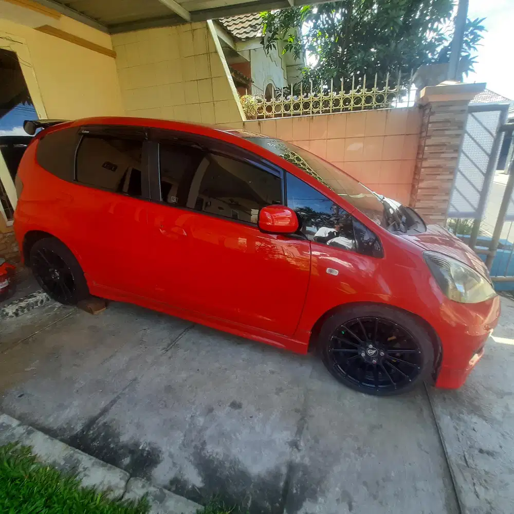 SGT BU JAZZ S MERAH 2008 BODY RS 2014 TERBAIK, PRIBD, PLAT JTM , MULUS