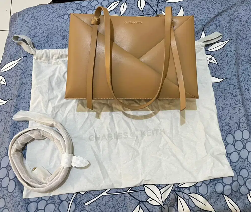 TAS CHARLES & KEITH PRELOVED