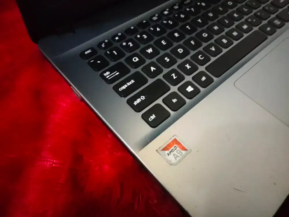Laptop keren Asus X441BA/AMD A9-9425/RAM4GB/ssd256gb/VGA AMD RADEON R5