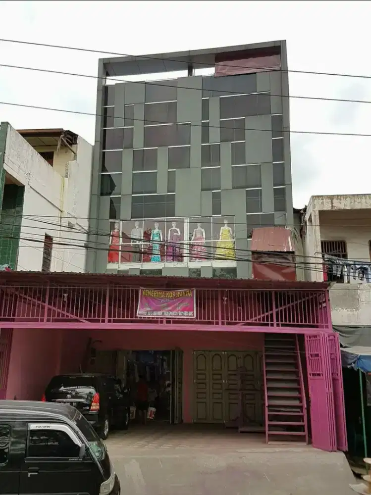 Rumah Toko 2 pintu 3 Lantai