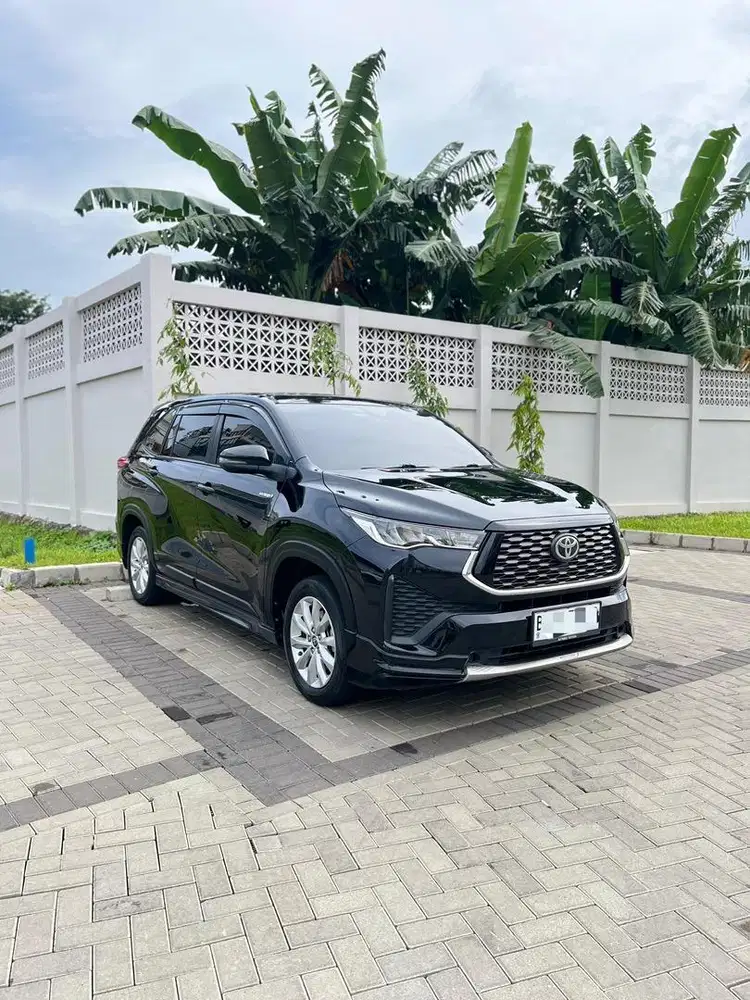 Toyota Zenix V Hybrid 2023 Hitam Innova KM Low Terbaru Like New Murah