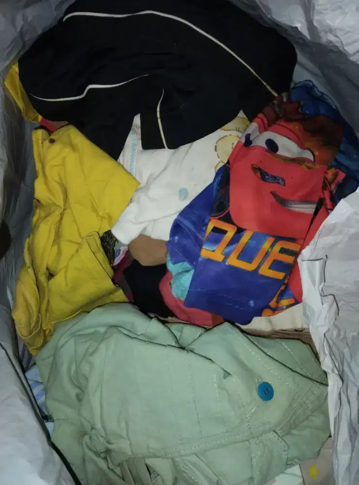 Baju bekas masih layak siap antar lanjut deskripsi