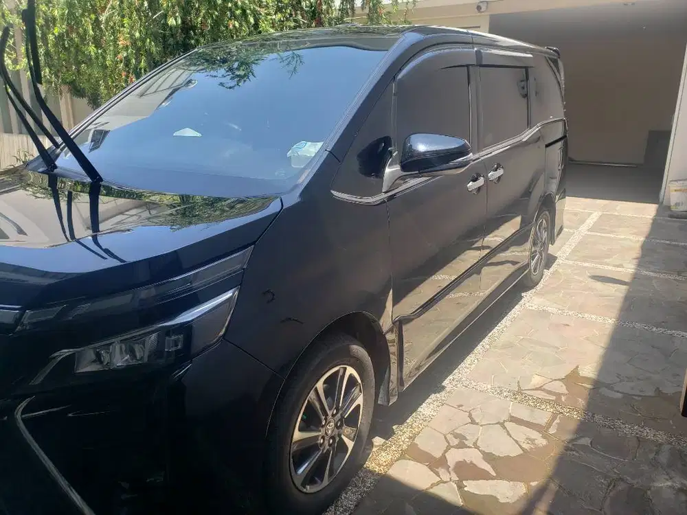Toyota Voxy Tahun 2020