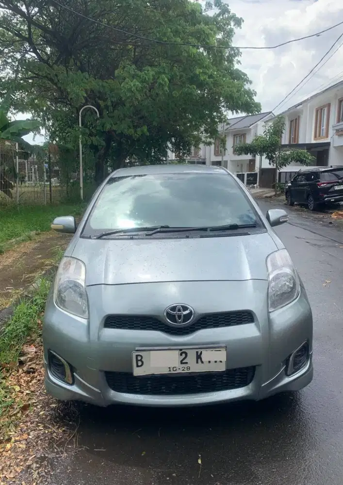YARIS  2012 E A/T