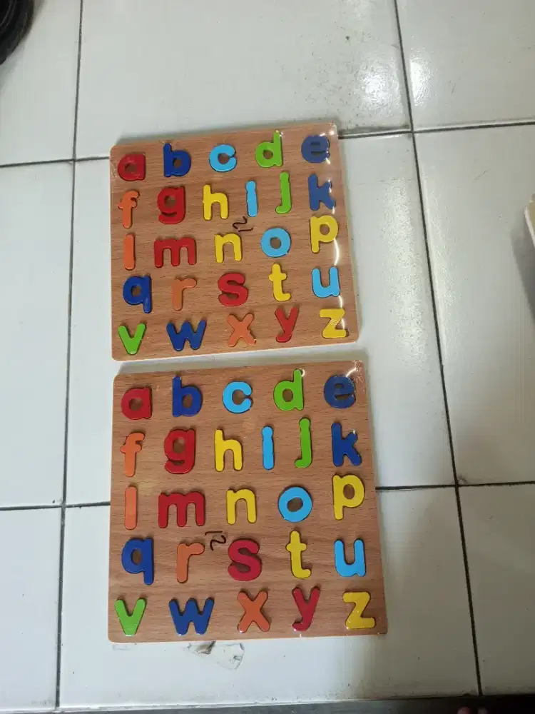 Mainan anak puzzle kayu huruf