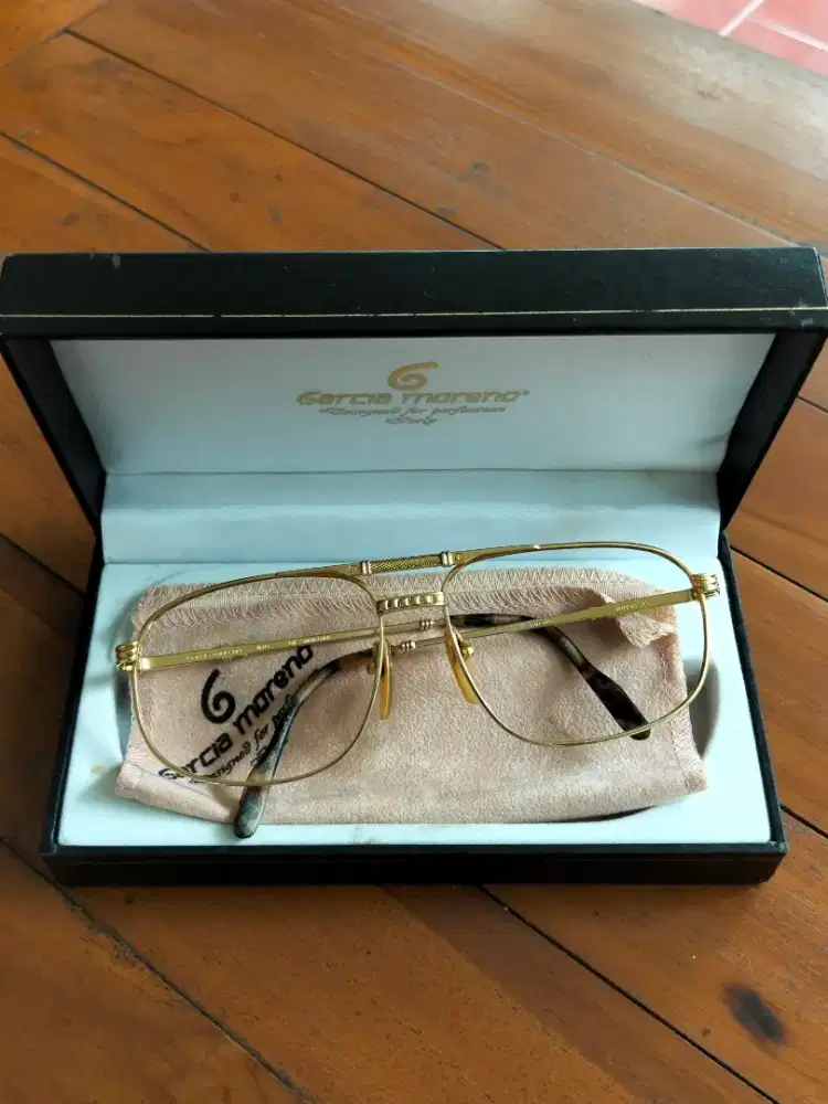 Kaca Mata Garcia Moreno