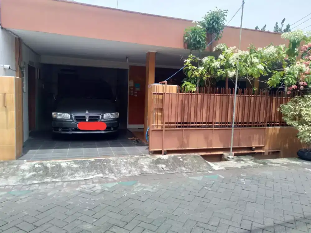 Rumah pojok Asri siap huni