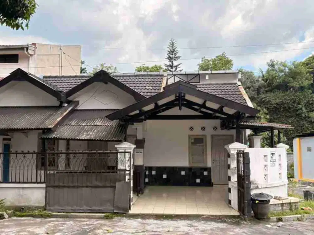 Rumah Pojok / Hook di Sulfat Agung Siap Huni