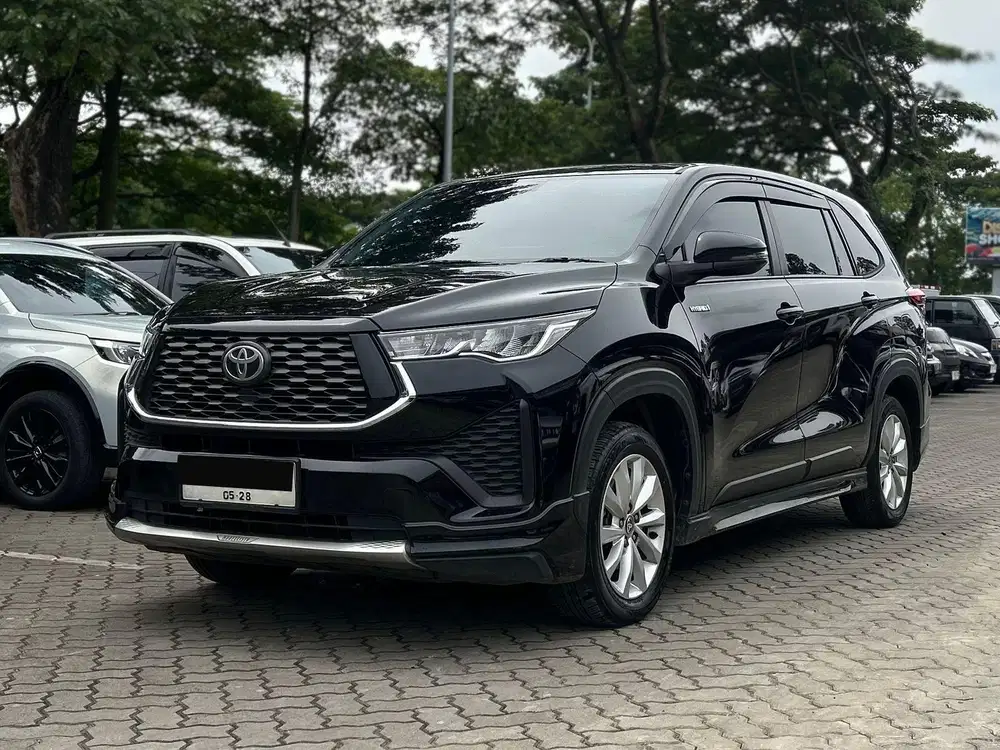 TOYOTA ZENIX HYBRID 2.0 V MODELLISTA CVT MATIC 2023 HITAM, KM 55RB