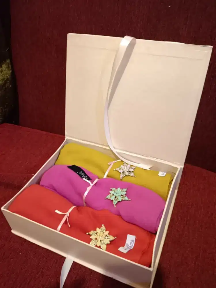 Hampers lebaran seri queen hijab limited edition