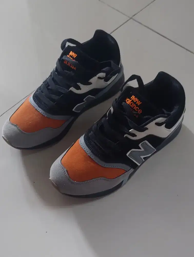 Sepatu sneaker size 40