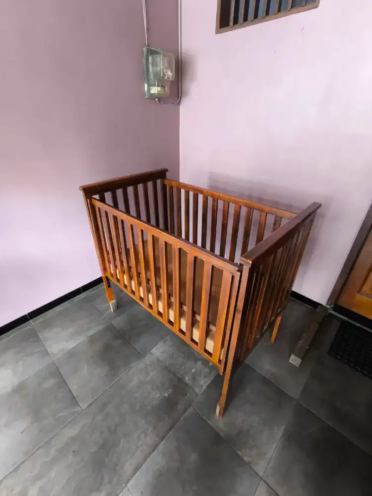 Box Bayi dari Kayu Jati