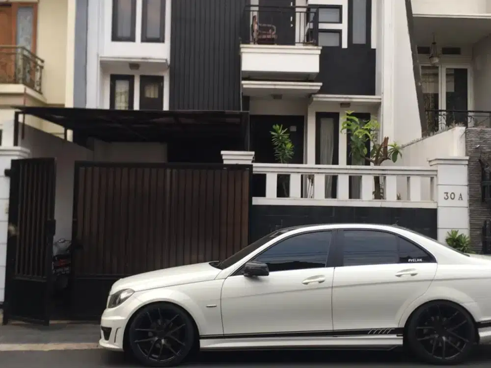 Disewakan Rumah Siap Huni 2 Lantai Gress di Tebet Barat