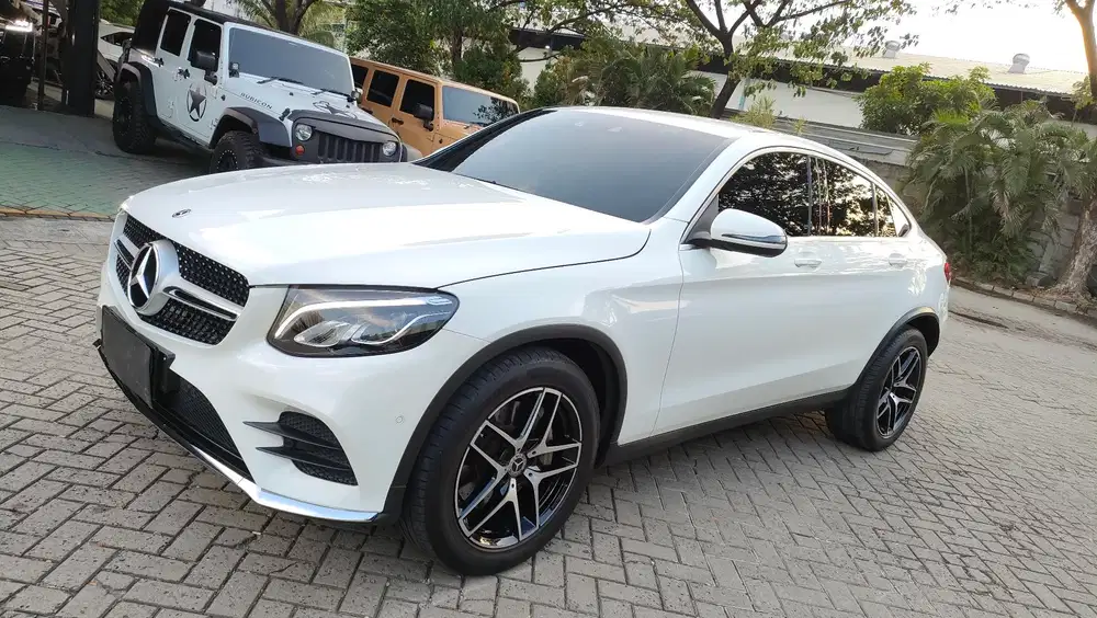 ODO 13K Mercedes Benz Glc300 Coupe 4 Matic AMG Line 2019