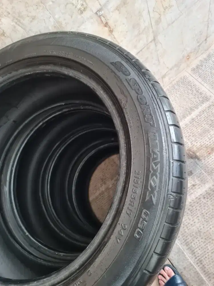 Ban Dunlop Sport Max 050 R17 215 / 55