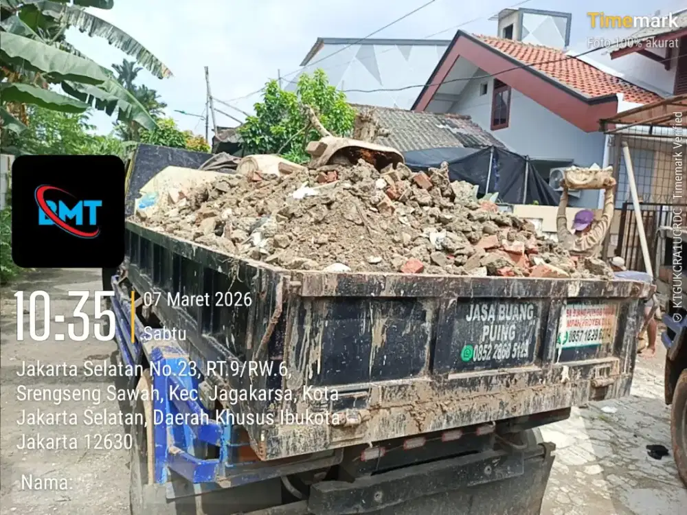 Vendor buang puing proyek