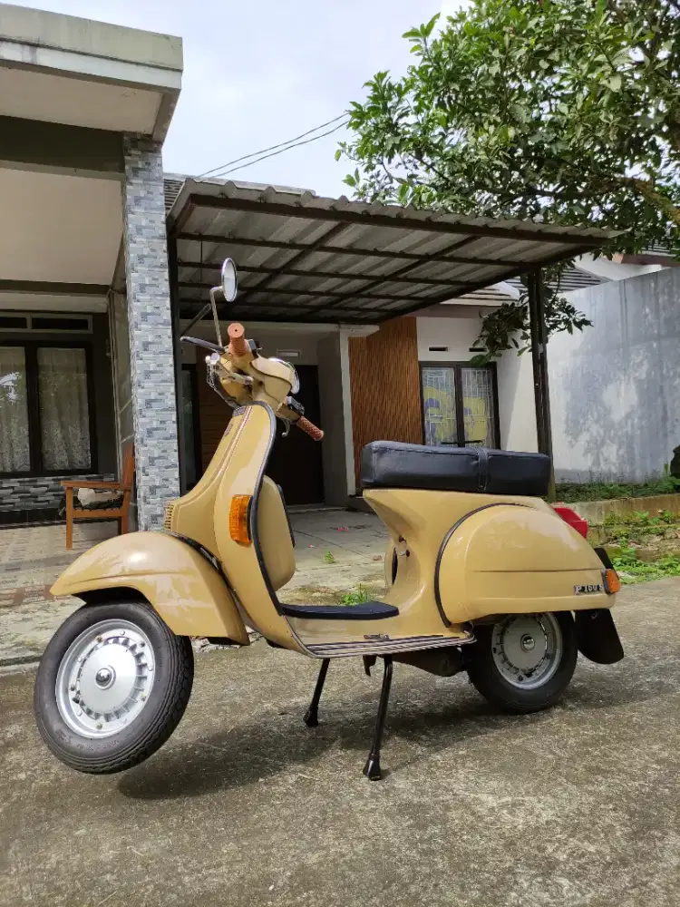 For sale Vespa P 150 S tahun 1982