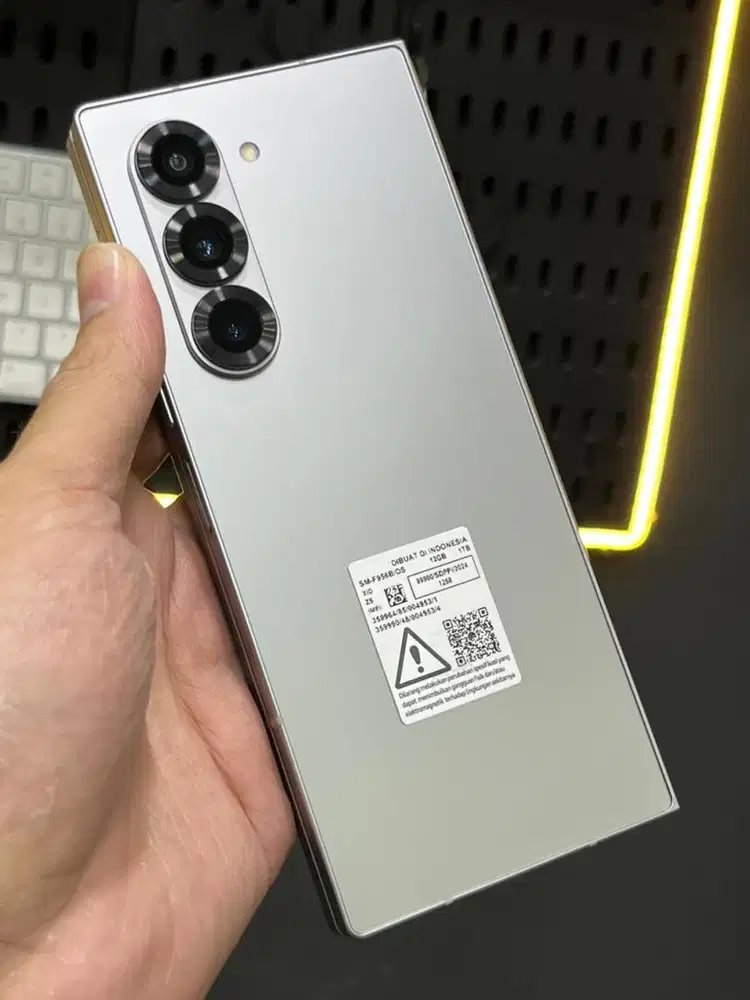 Samsung Galaxy Z Fold 6 1 TB Silver