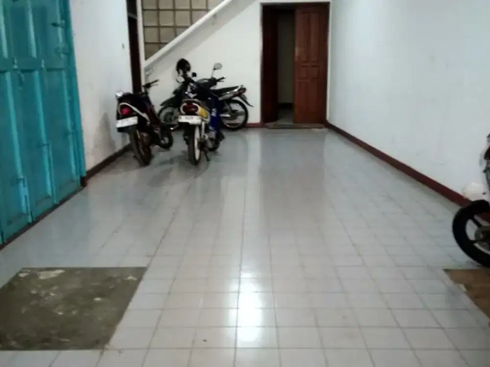 GUDANG DAN TOKO LOKASI RAMAI STRATEGIS DEKAT TOL DI HOLIS BANDUNG