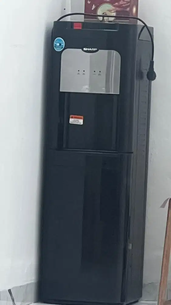 Di jual dispenser bekas merk Sharp