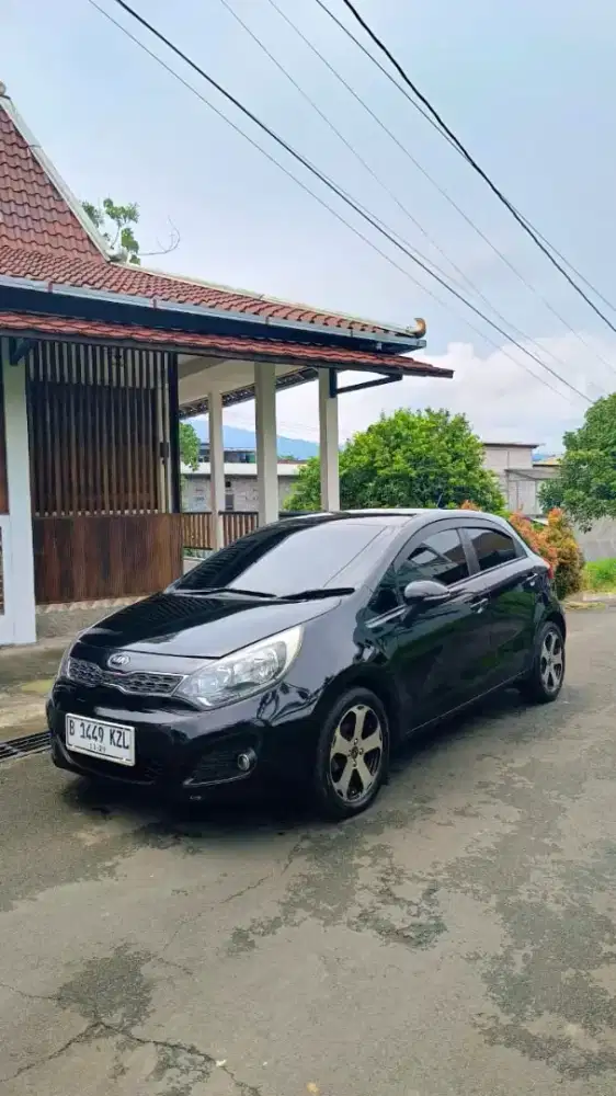 Kia All New Rio UB 2013/2014 Hitam Elegan